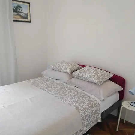 F&t Apartment *