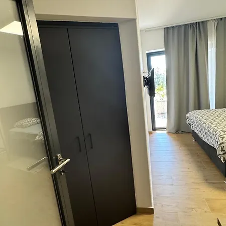 Apartment F&t *
